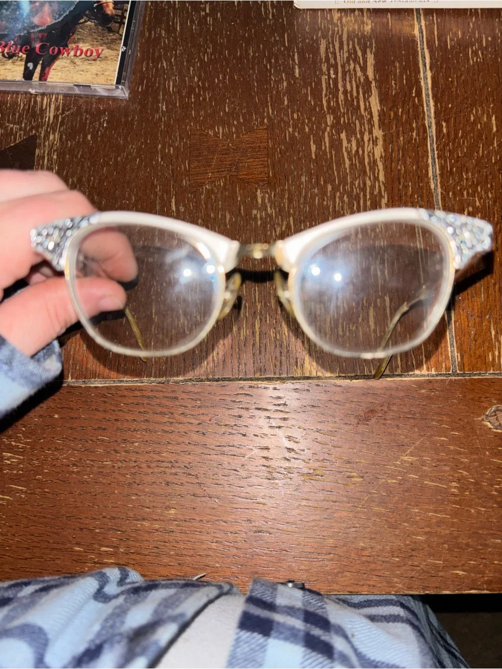Vintage Cream Cat-Eye Glasses with Decorative Silver Corner Accents